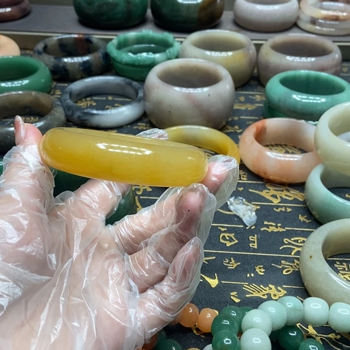 石英质玉手镯未镶嵌