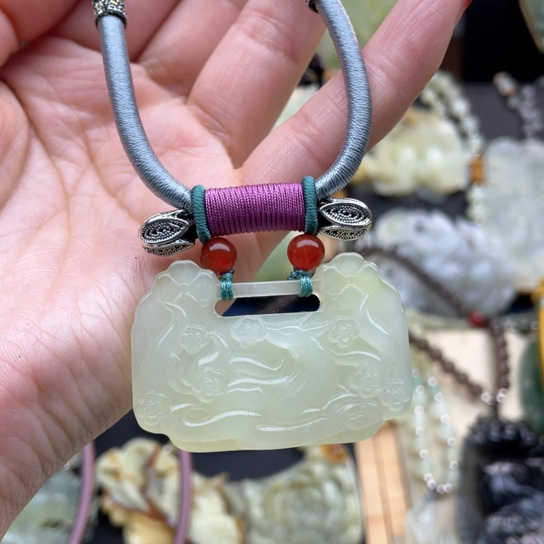 蛇纹石玉颈饰未镶嵌