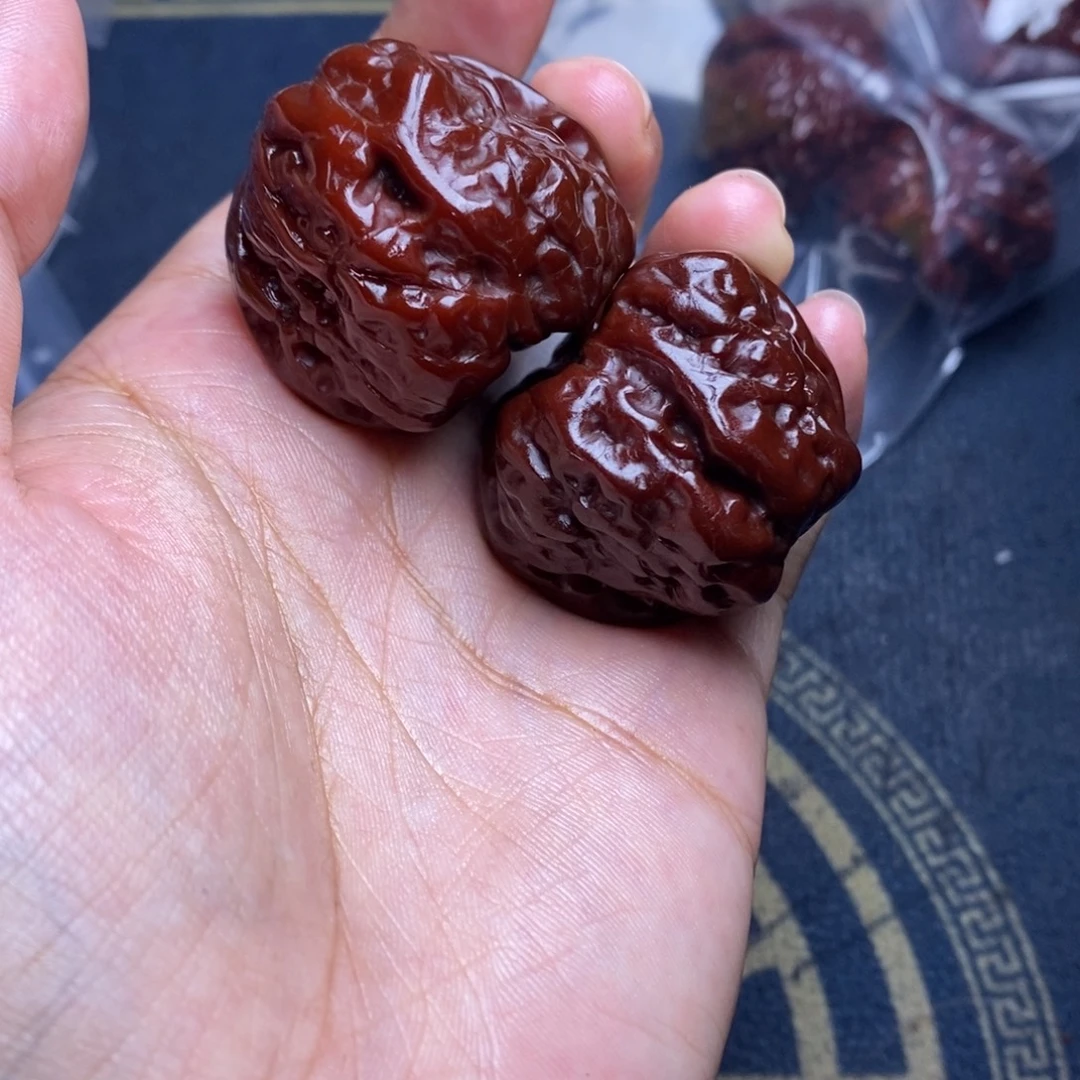 文玩核桃吊坠蛤蟆头37 肚40 色差