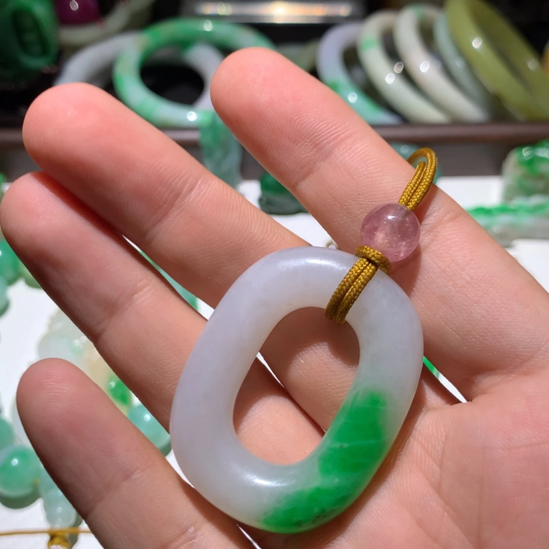 稀***个翡翠未镶嵌颈饰翡翠