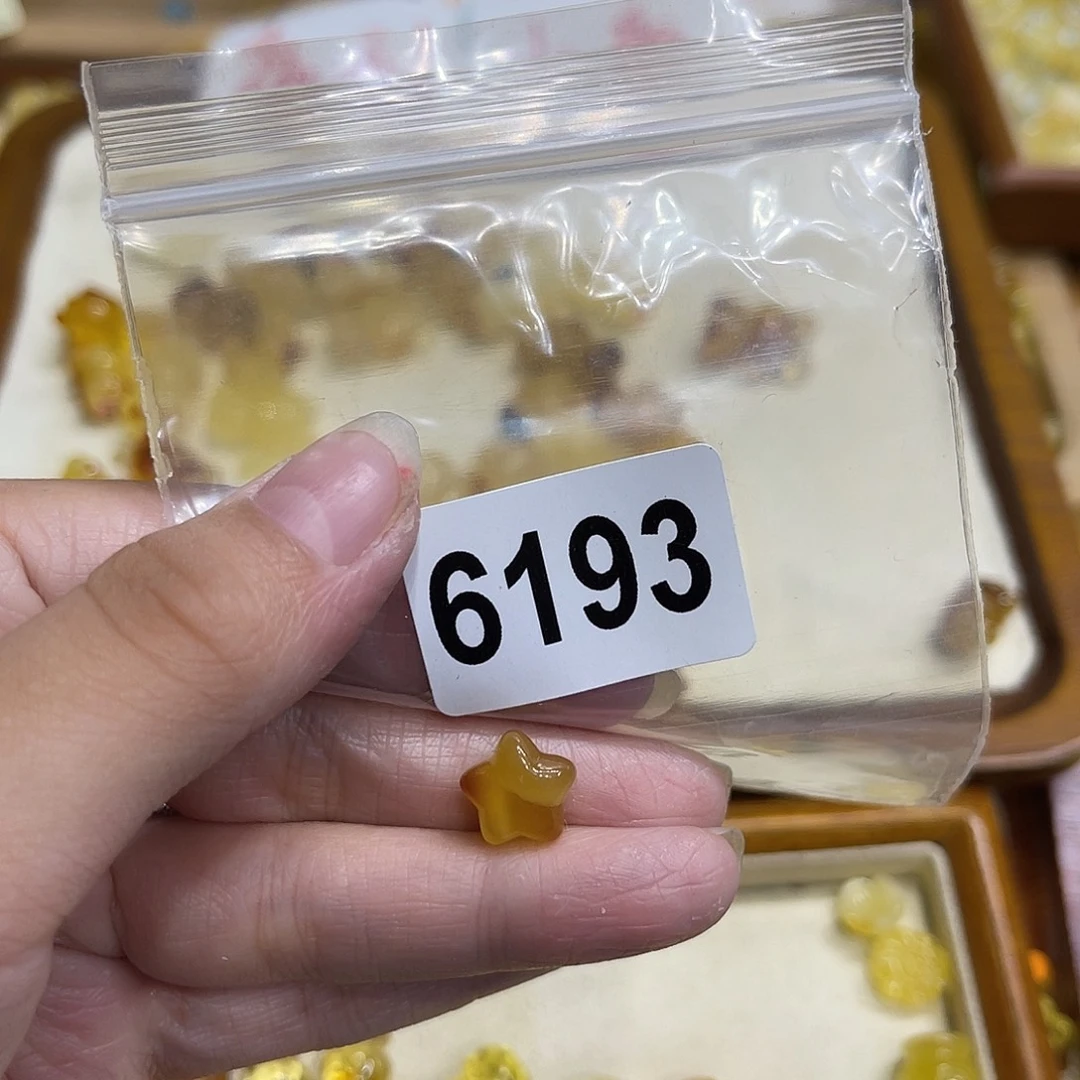 琥珀未镶嵌颈饰蜜蜡
