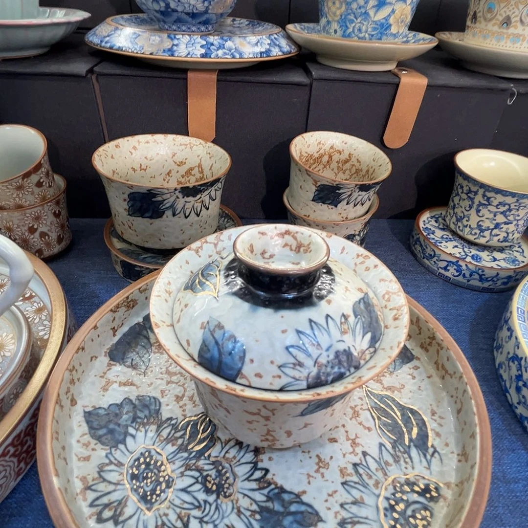 这些盖碗很漂亮！！！