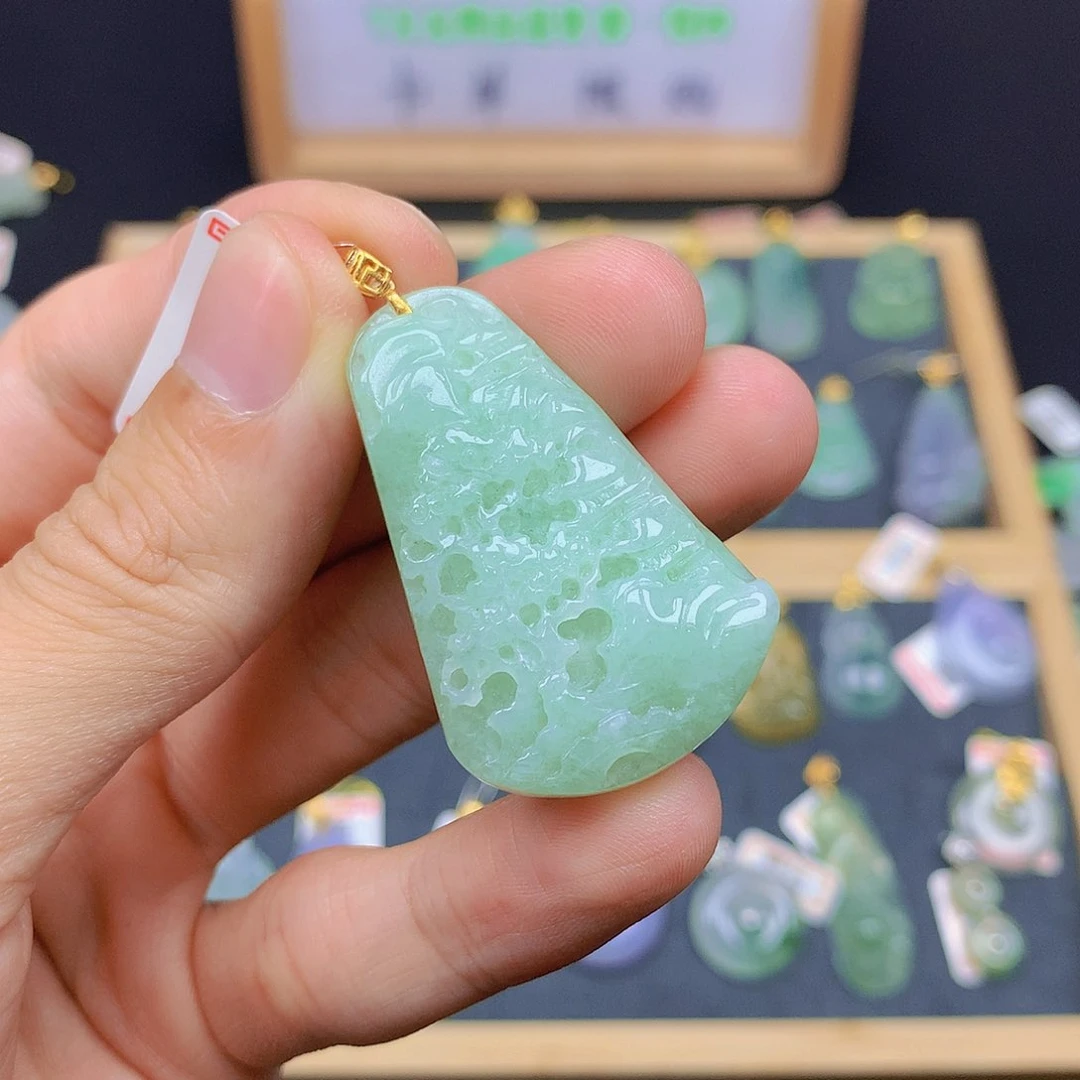 翡翠18K金镶嵌颈饰翡翠