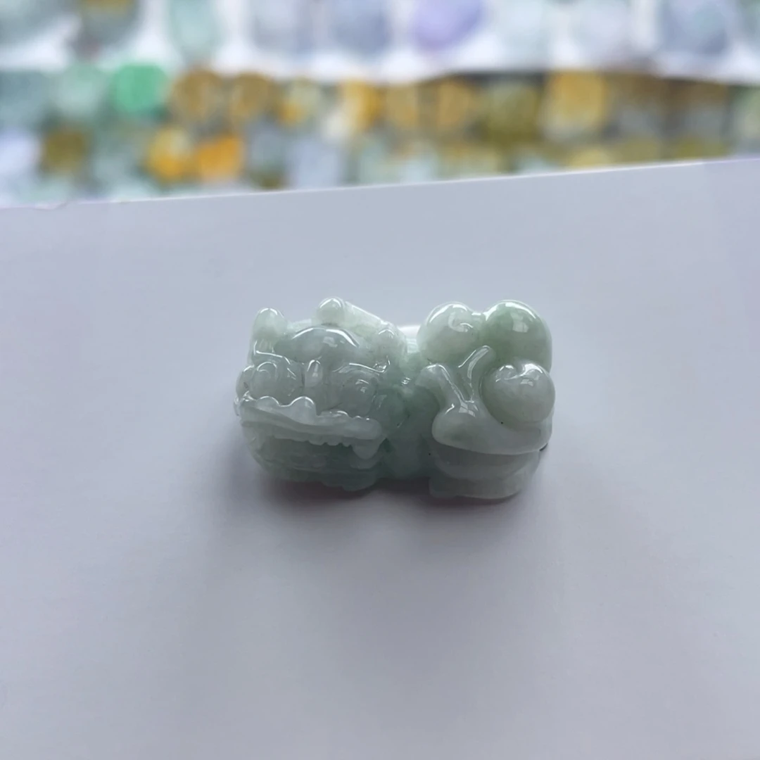翡翠未镶嵌颈饰貔貅