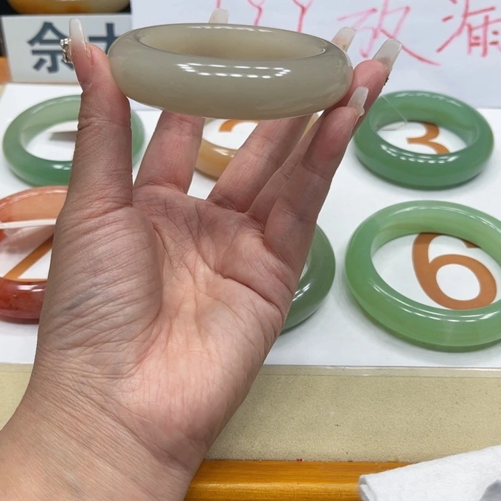 未镶嵌手镯石英质玉黑***妞