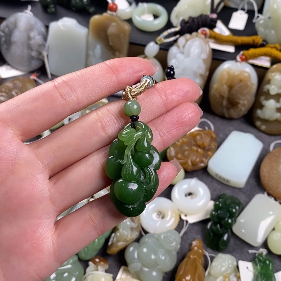 云***儿和田玉未镶嵌颈饰