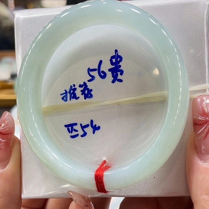 翡翠手镯未镶嵌翡翠手镯