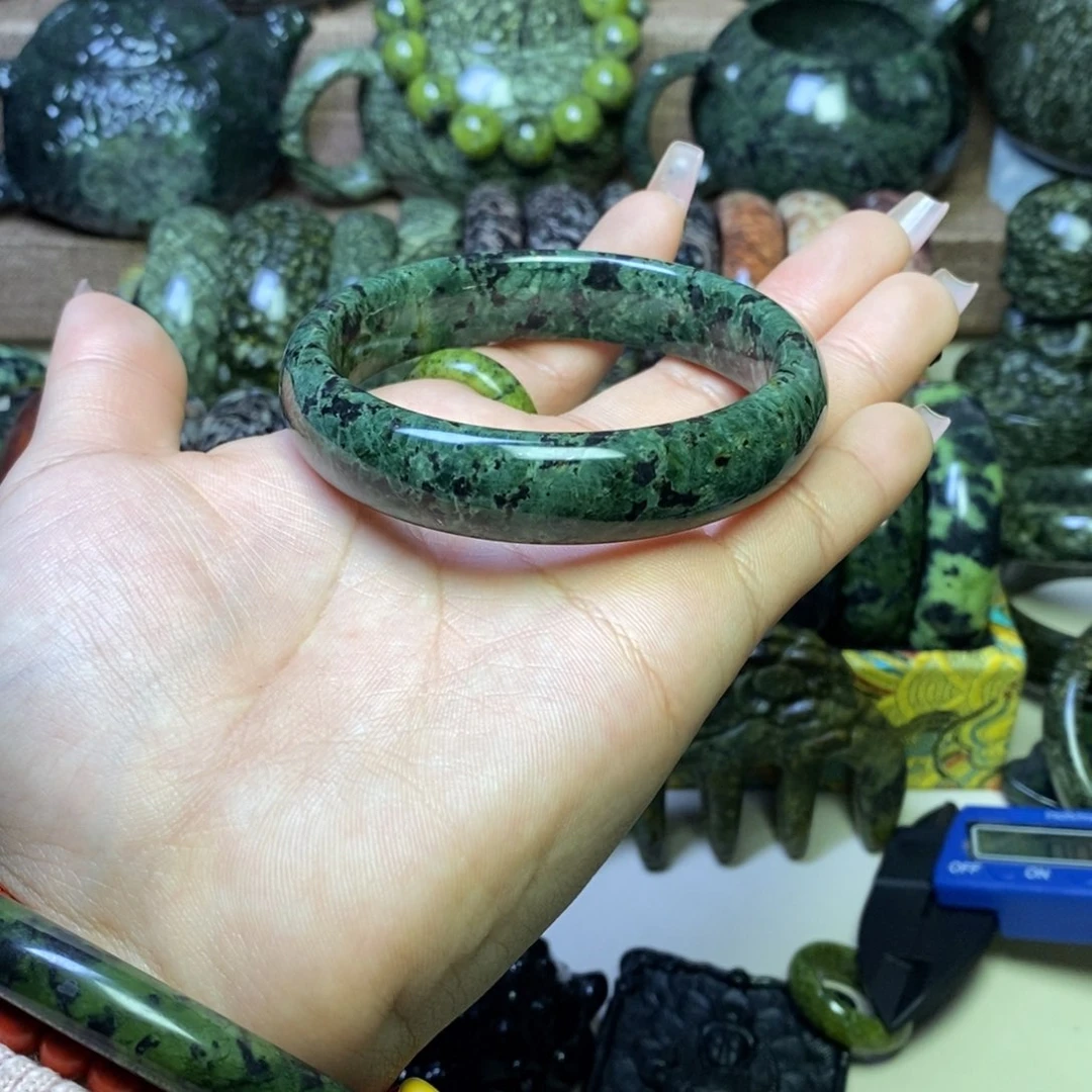 蛇纹石玉手链未镶嵌淡***笑