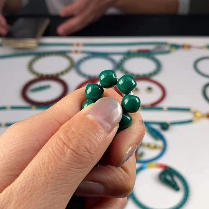 阿****玻璃颈饰8的老型嫩绿和网花