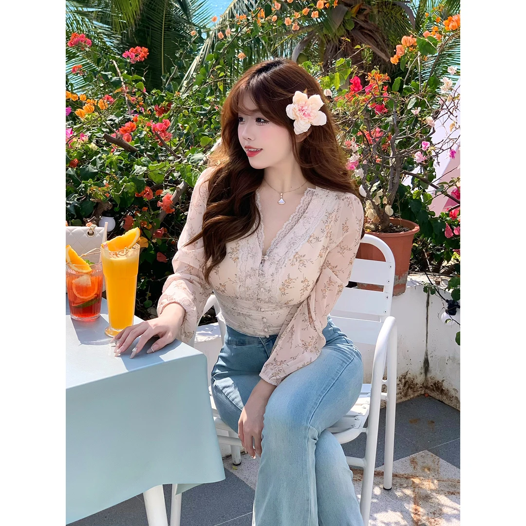 肉肉怡 清清【春日絮语】韩系气质蕾丝碎花收腰V领雪纺衫4823M