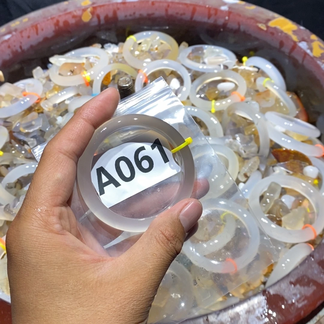 小***咪玛瑙/玉髓未镶嵌手镯