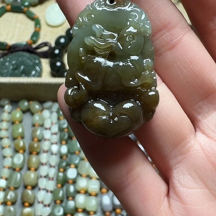 和田玉未镶嵌颈饰