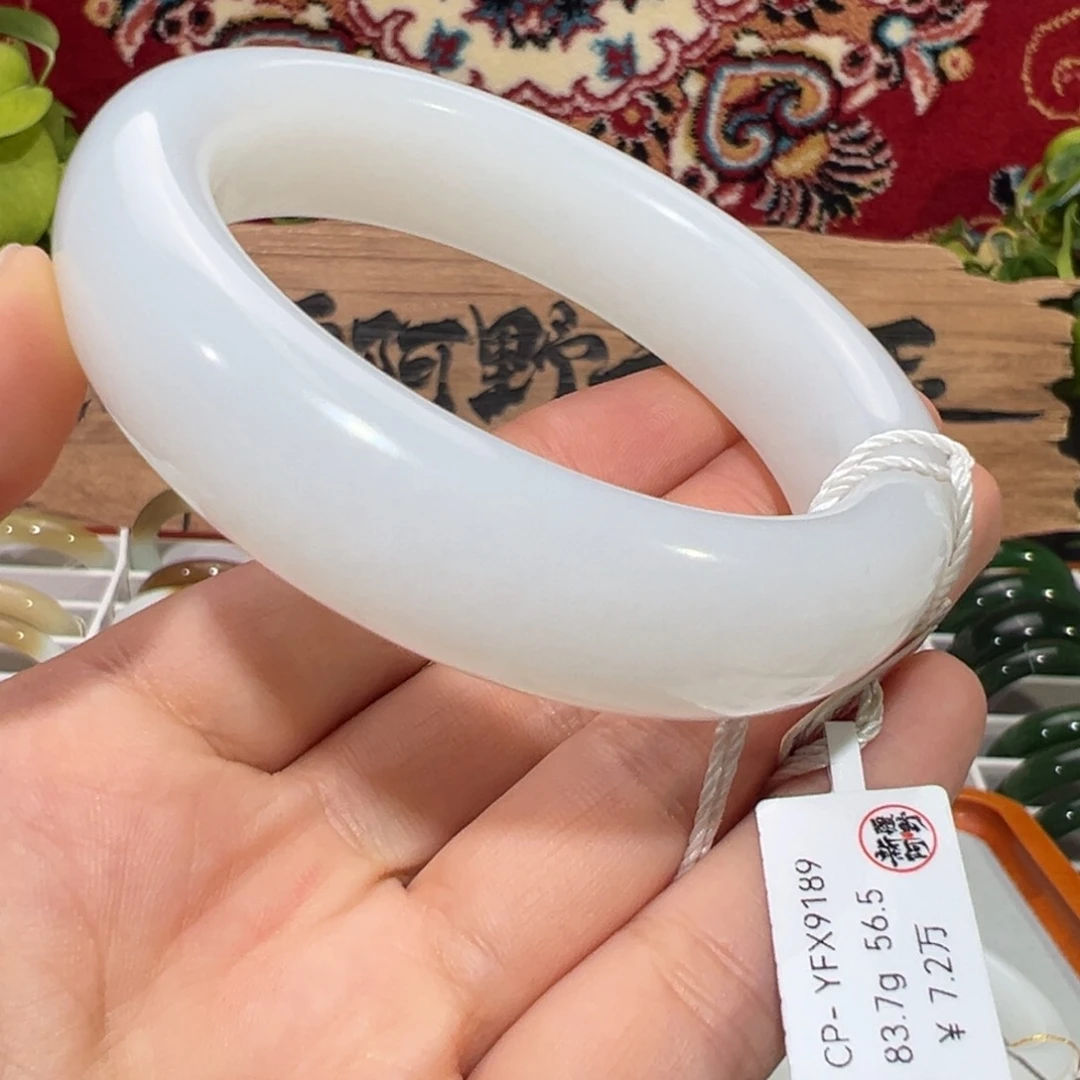 未镶嵌手镯和田玉优雅羊脂白玉手镯油膏老料毕业级轮胎