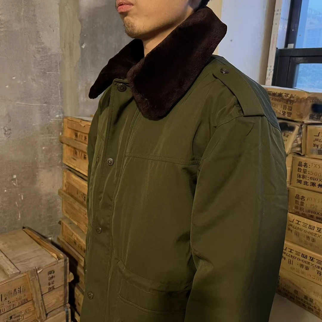 正品绿色羽绒大衣库存