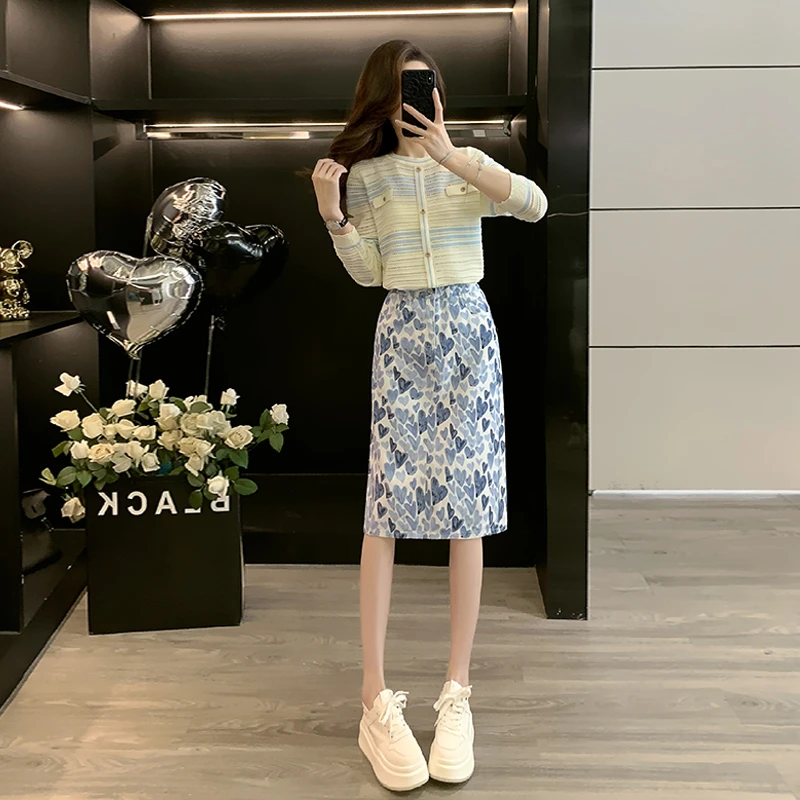 温柔风洋气时尚设计感蓝色条纹针织上衣爱心高腰牛仔半身裙两件套