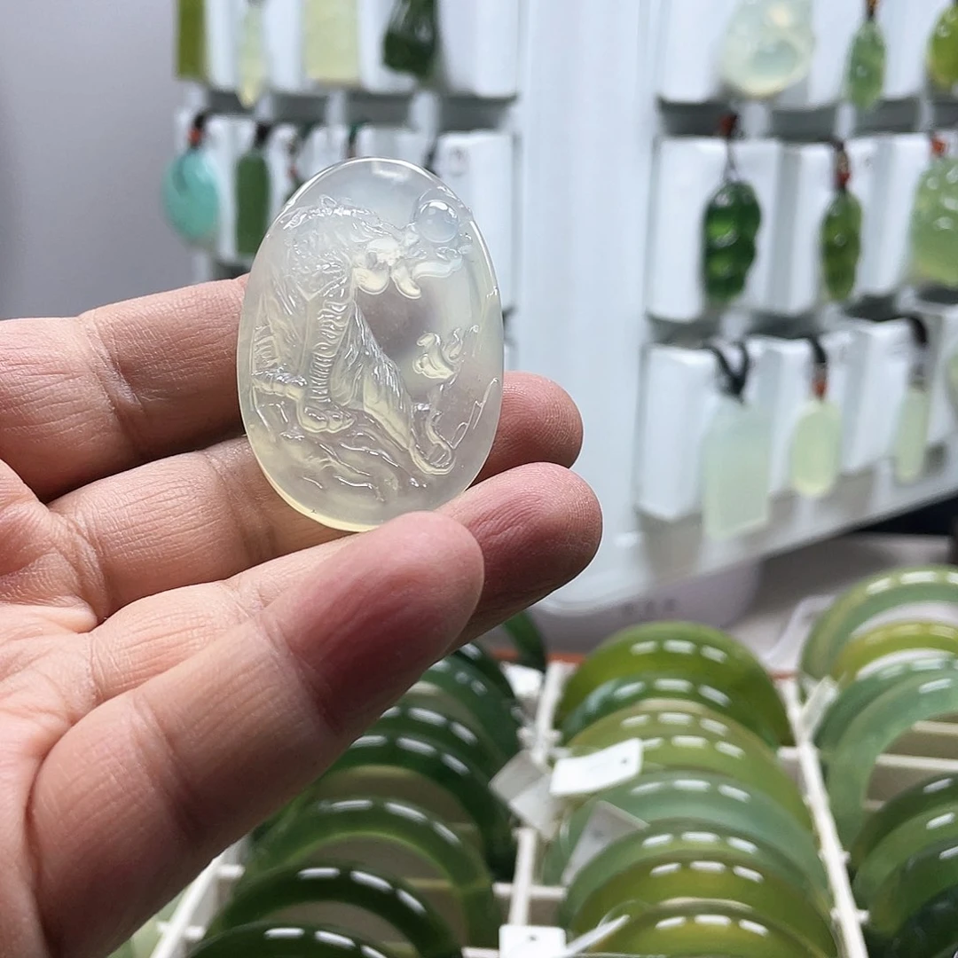 蛇纹石玉未镶嵌颈饰