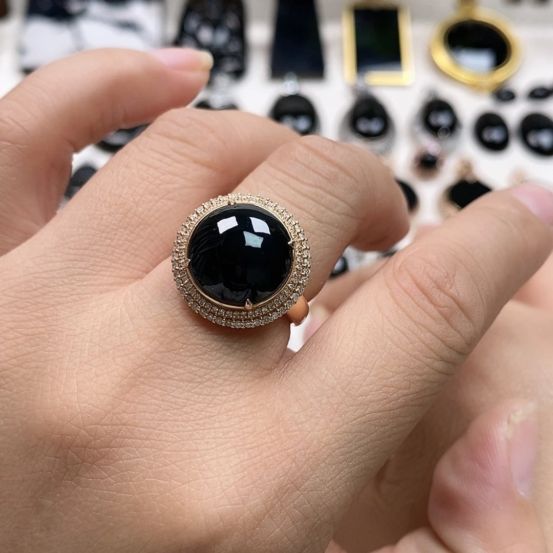 翡翠18K金镶嵌戒指