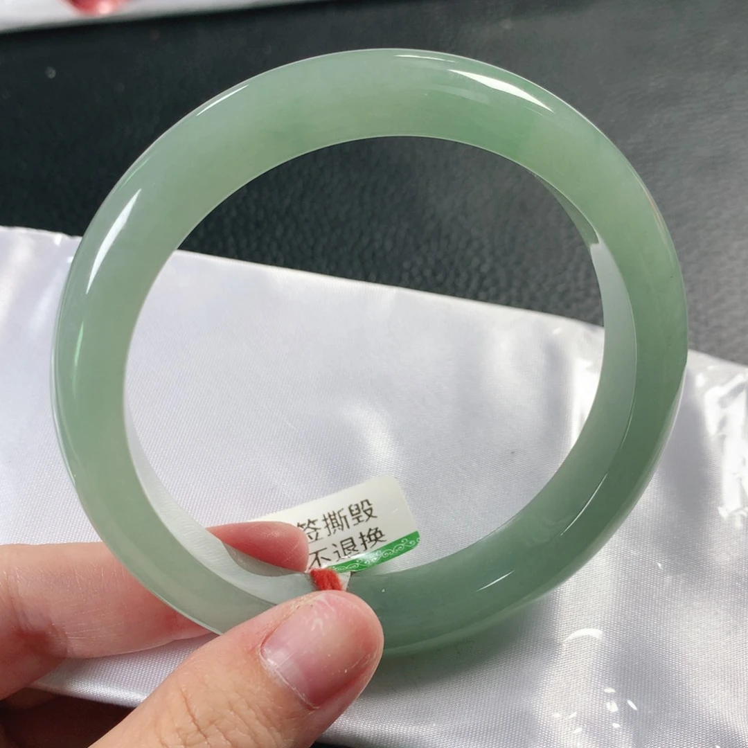 翡翠手镯未镶嵌63圈口冰胶满绿色