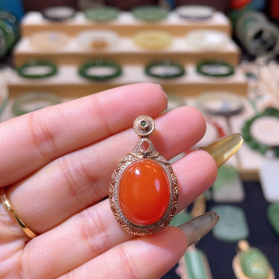 南红玛瑙高品18Ｋ南红吊坠18K金镶嵌