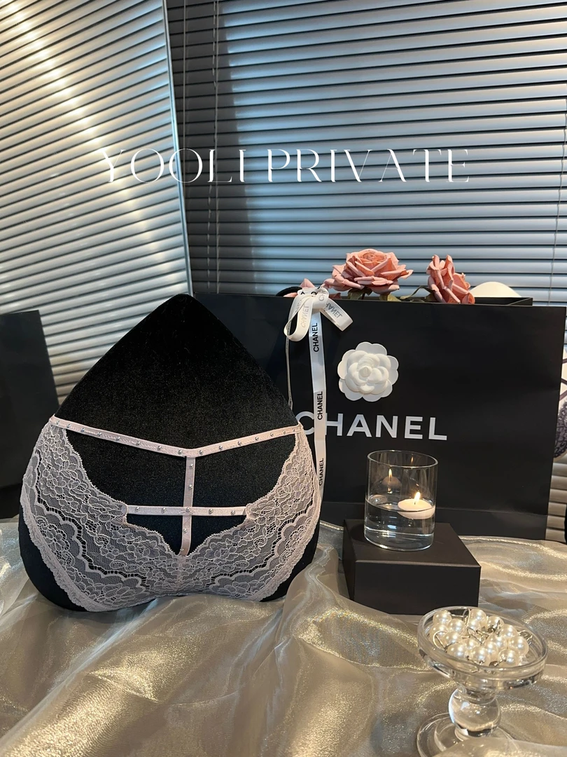 "高阶御姐“ 交叉蕾丝镂空低腰性感御姐风内裤