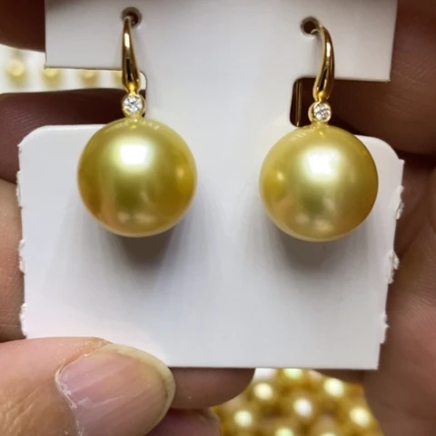 海水珍珠18K金镶嵌耳饰