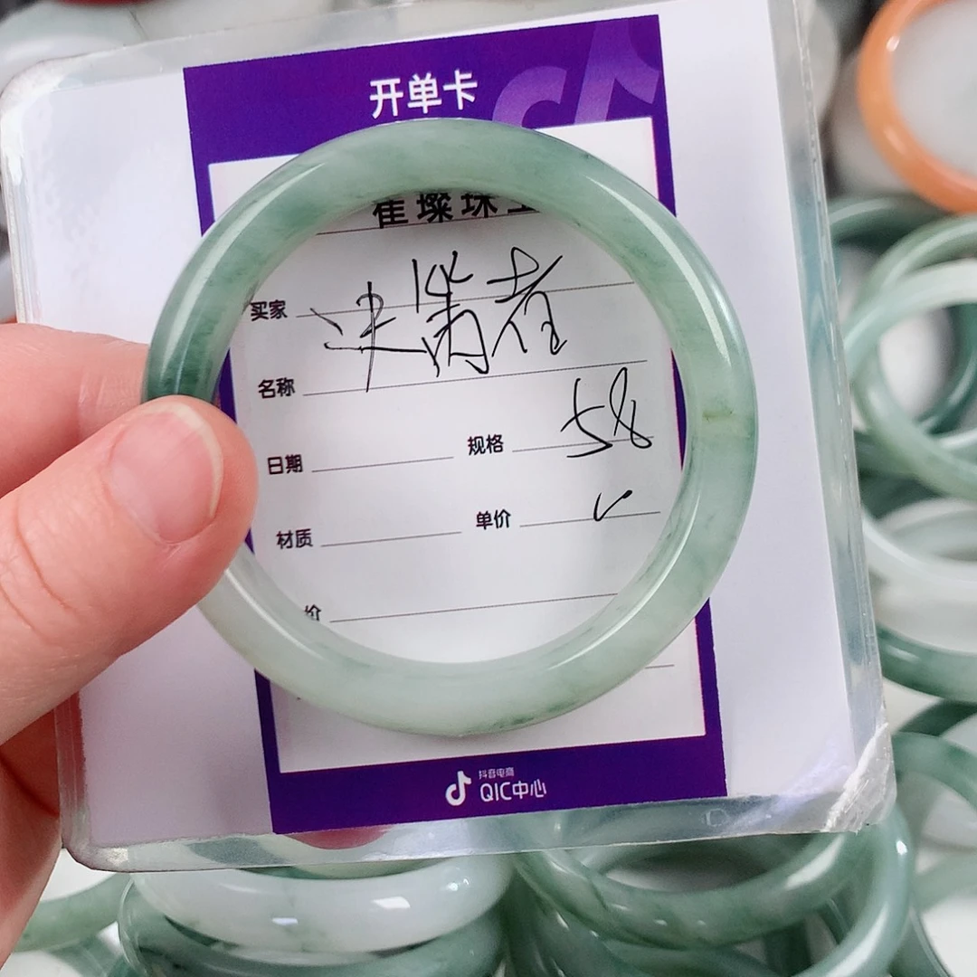 石英质玉手镯未镶嵌决*者