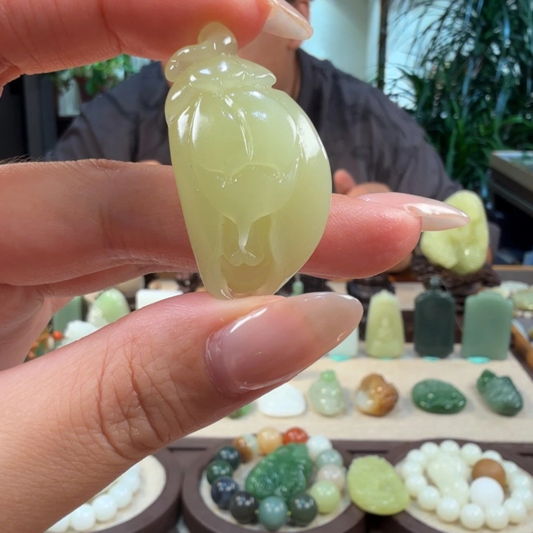 和田玉未镶嵌颈饰伊**8