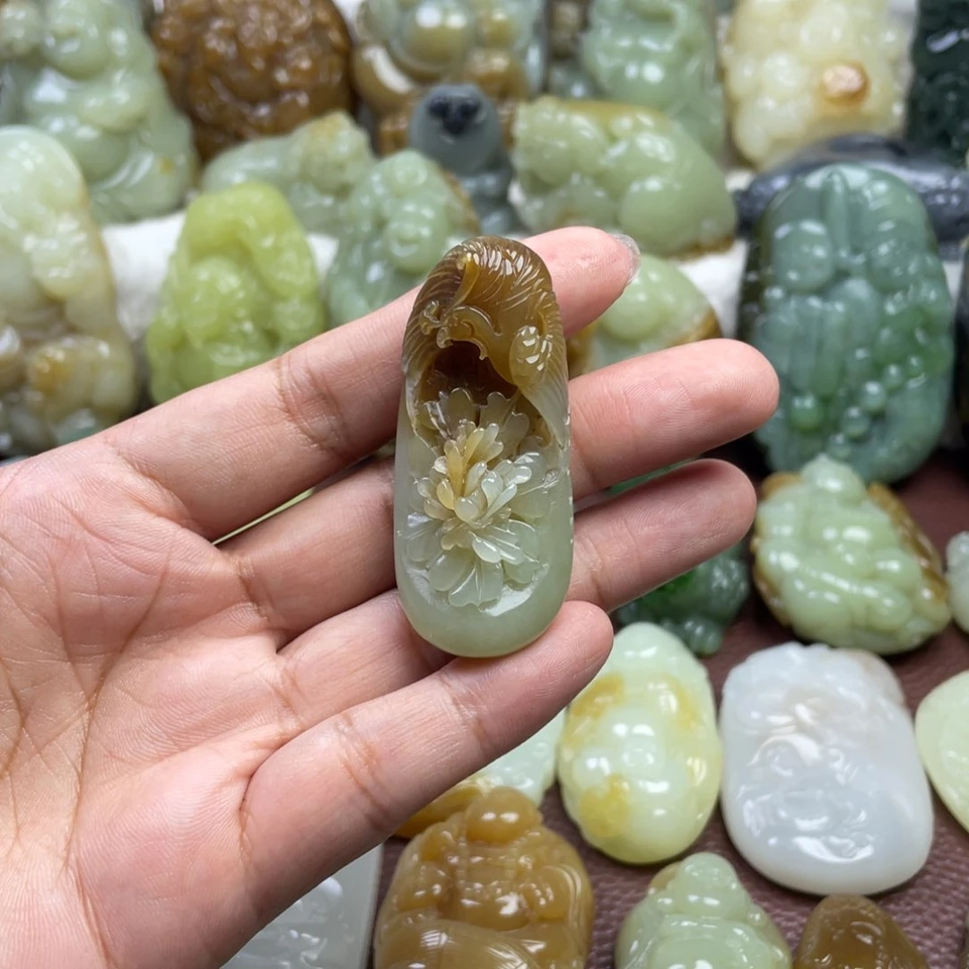 和田玉未镶嵌颈饰人****k