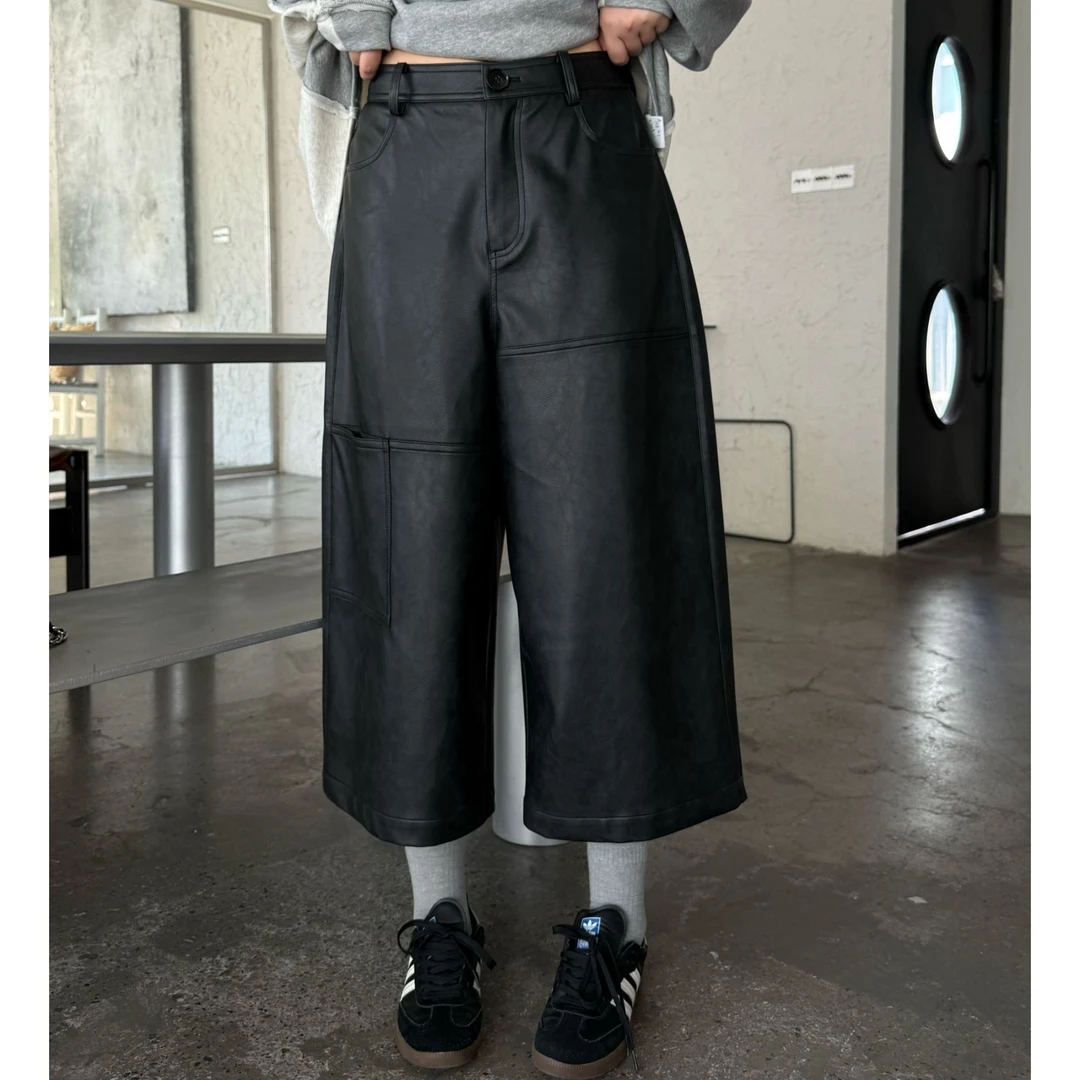 晶咕软软【街头时髦精】复古港风潮流小众解构切割感八分皮裤