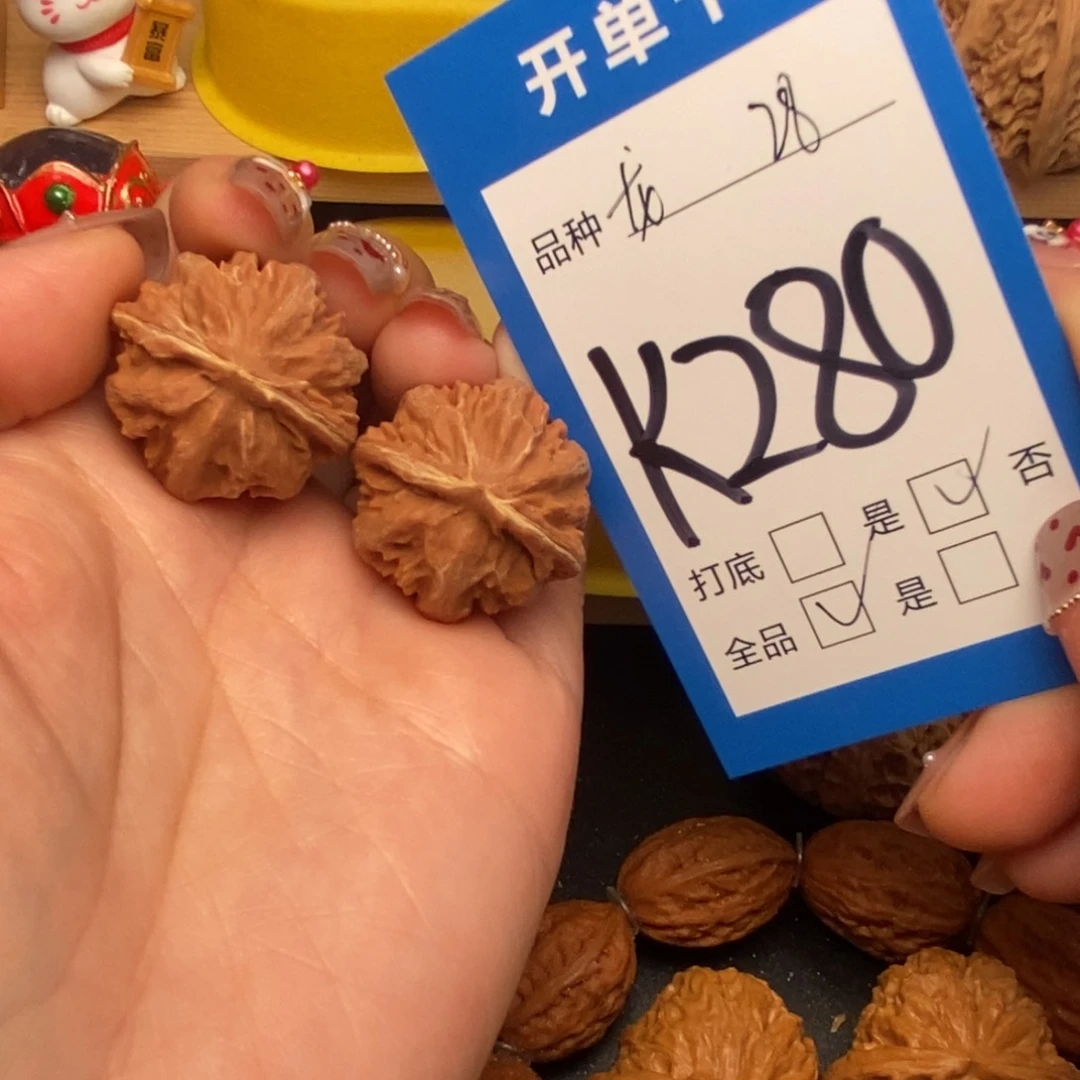 桃核吊坠嘤**热核桃霸王龙