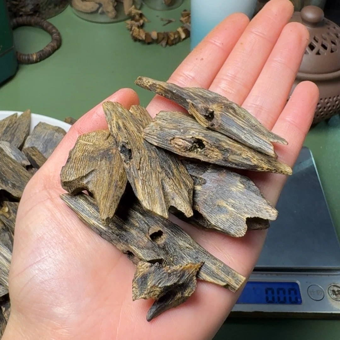 沉香手把件海南陆河老块料30克