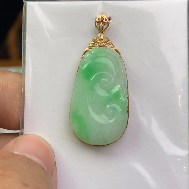 翡翠18K金镶嵌颈饰翡翠