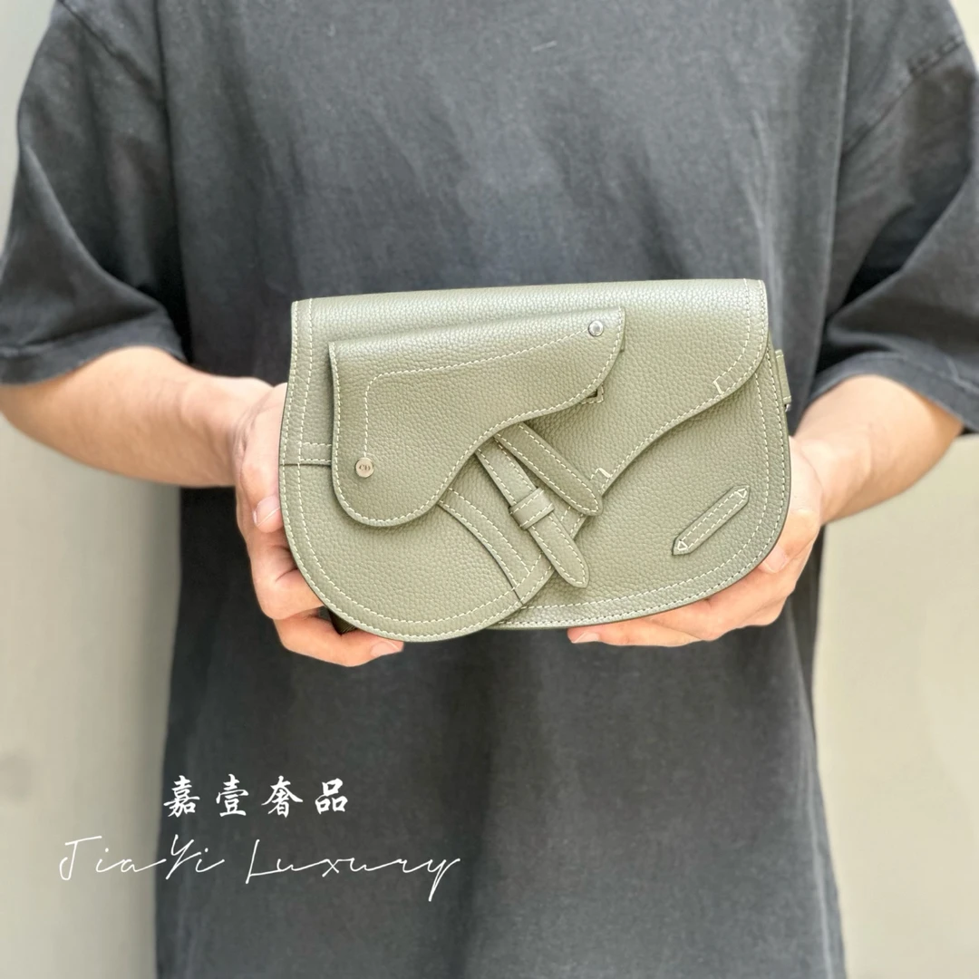 99新 DIOR/迪奥 (邱jimai)DIOR 迪奥 粒面牛皮革马鞍绿斜挎包21年