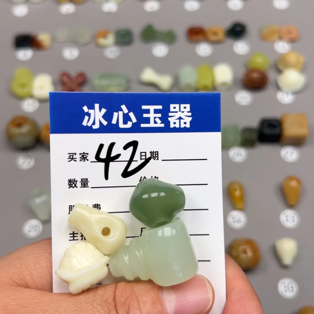 蛇纹石玉未镶嵌颈饰夏***汁