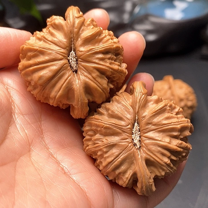 文玩核桃把件闷白44尺