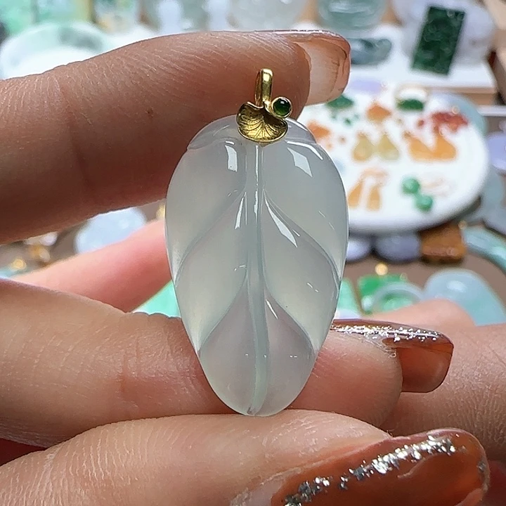翡翠颈饰未镶嵌冰胶叶子