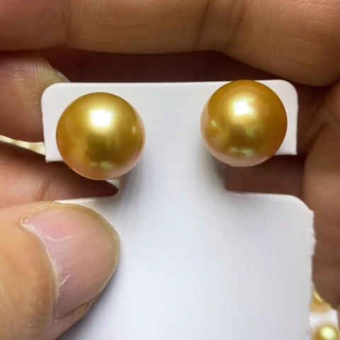 18K金镶嵌海水珍珠耳饰