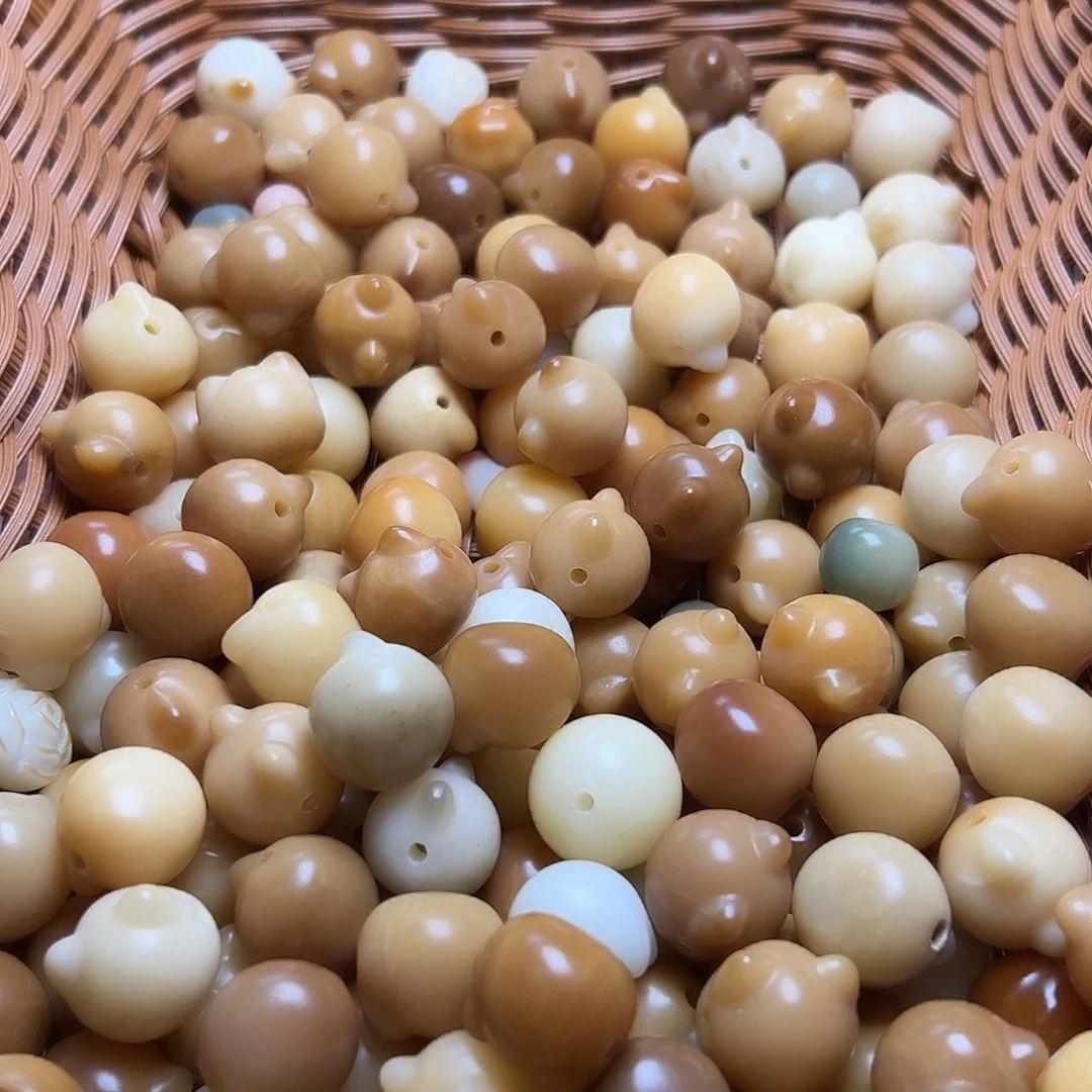 白玉菩提吊坠8颗猫头瑕疵卡17