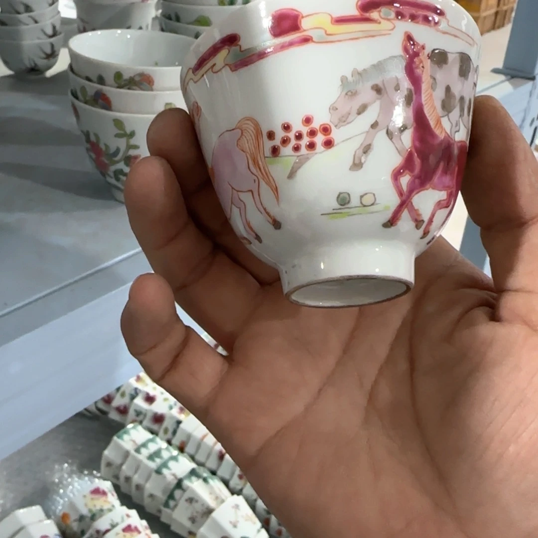 瓷片瓷器是在清华中发现一处珍贵瓷器