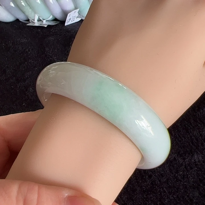 翡翠未镶嵌手镯编号45058圈口56.8