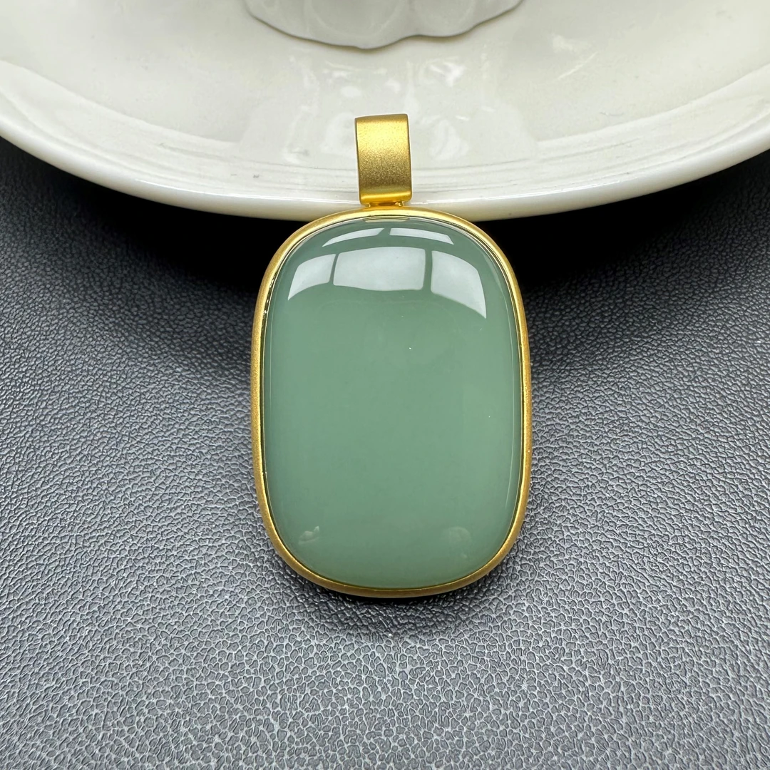 俄料碧玉鸭蛋青瓷蓝平安无事牌（裸石21*30*7mm）18K金镶嵌吊坠百搭