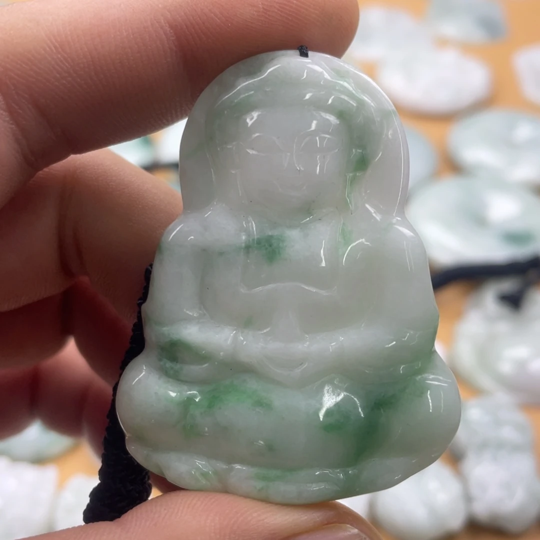 翡翠未镶嵌颈饰观音