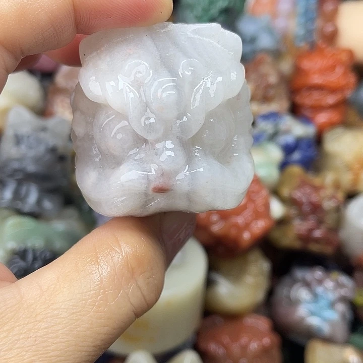 石英岩玉未镶嵌醒狮粉舌头醒狮