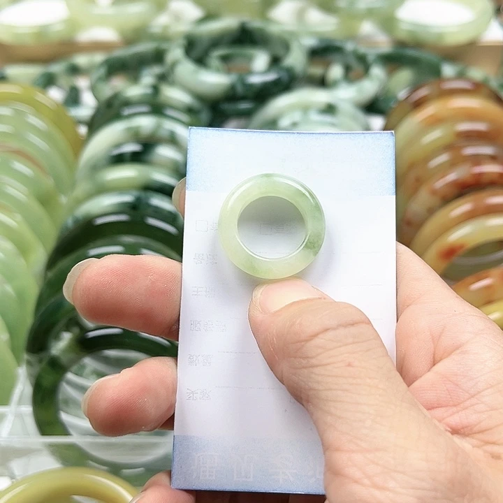 未镶嵌透闪石-蛇纹石玉手镯宇****埃