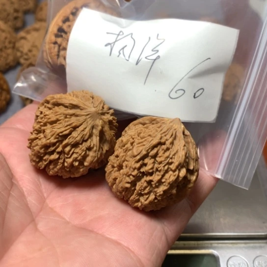 文玩核桃吊坠月***明水龙回血