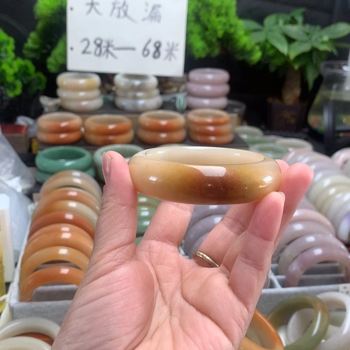 石英质玉（佘太翠）未镶嵌手镯54