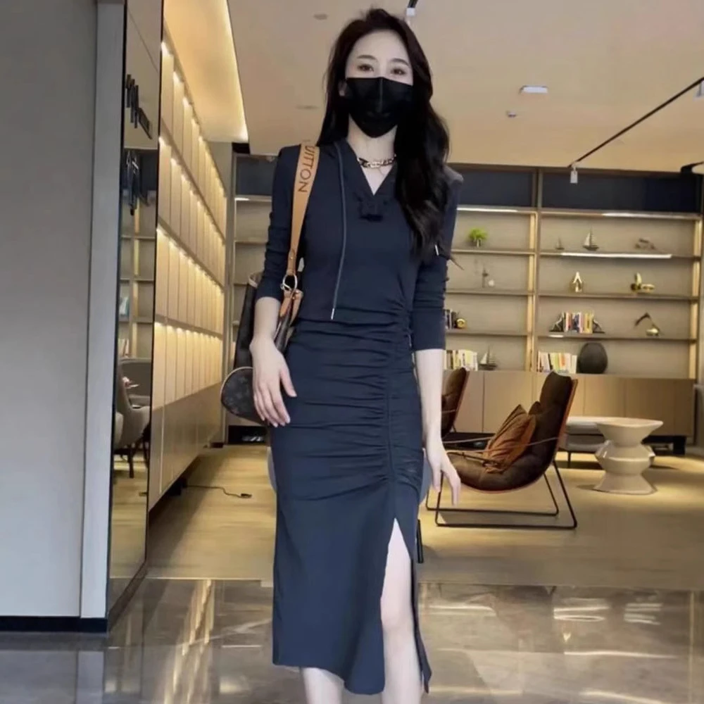 气质长袖新品秋季连帽连衣裙女中长款开叉收腰显瘦褶皱包臀连衣裙