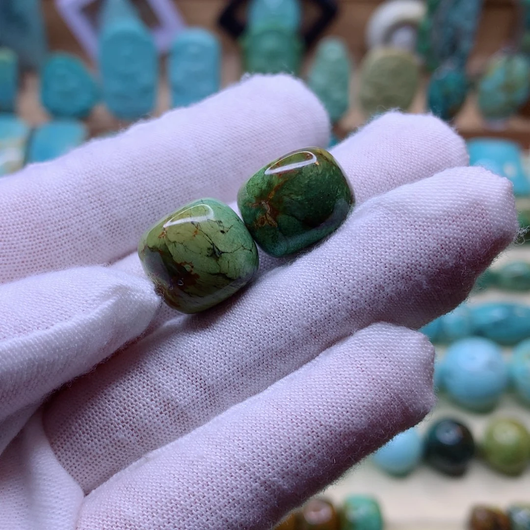 绿松石颈饰未镶嵌扎****狸