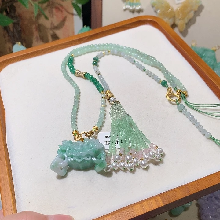 翡翠未镶嵌颈饰翡翠吊坠