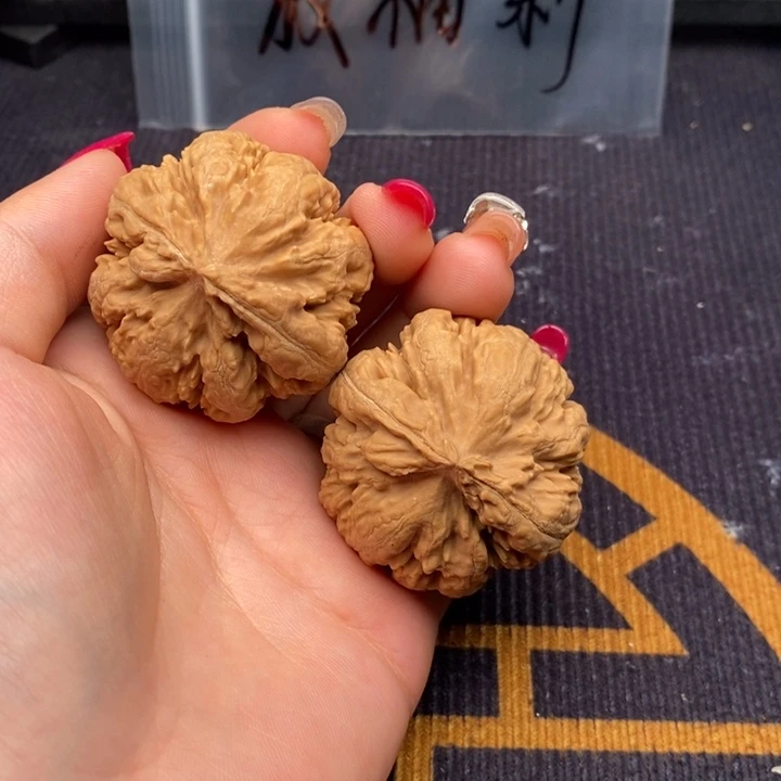 扭***坤把件文玩核桃霸王龙